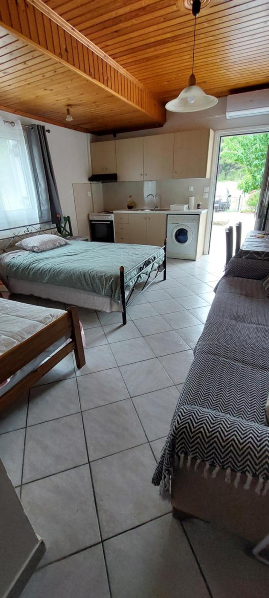 Garden And Big Parking Holiday home Tripoli